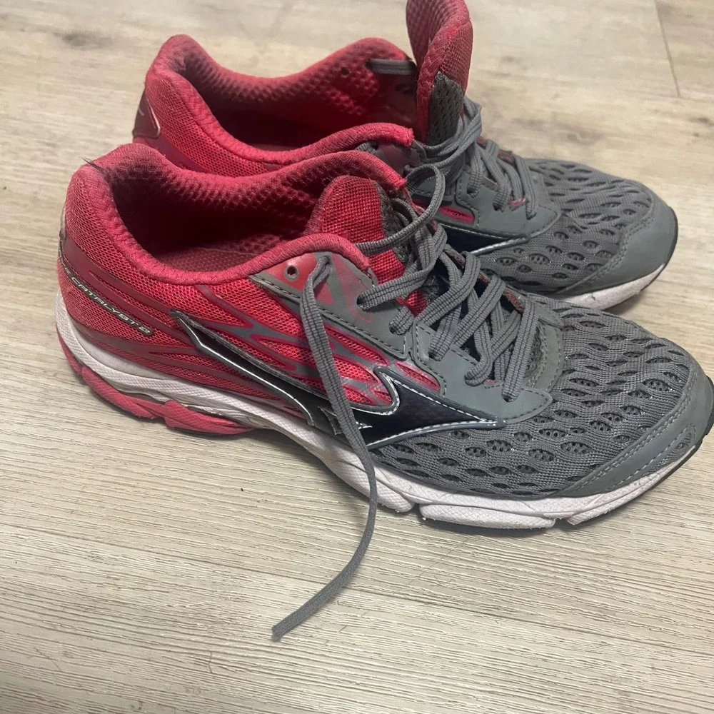 Womens Mizuno Wave Catalyst 2 Running Shoes Gray Pink‎ Athletic Sneakers Sz 7